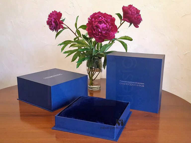 заказать изготовление красивой коробки под большое драгоценное украшение с бархатным ложементом