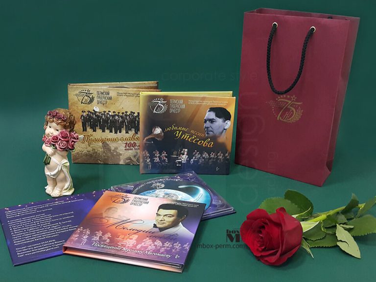 заказать изготовление памятных наборов для CD-дисков подарочной упаковки для мероприятия