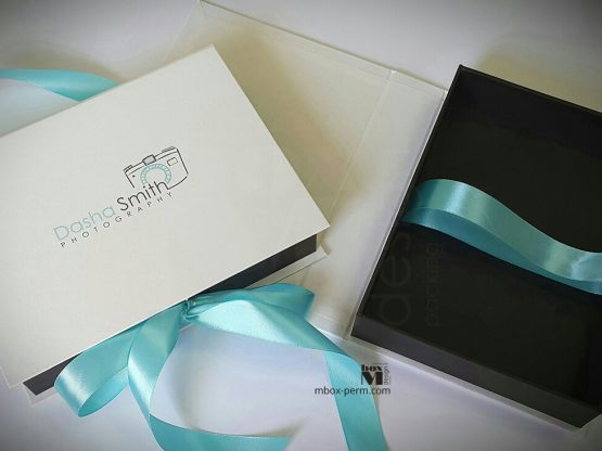 заказать производство коробочек с бирюзовой атласной лентой для фотографий