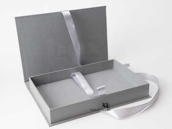 производство кашированных коробок в форме книжки с лентами на заказ