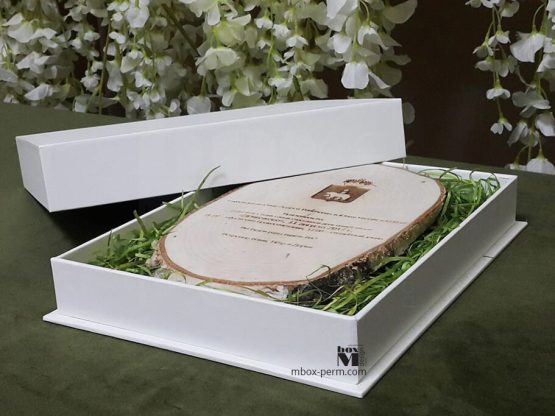 заказать производство подарочной коробки для плакеток и грамот с логотипом